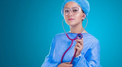 Mundurki pielęgniarskie - jak wybrać odpowiedni?